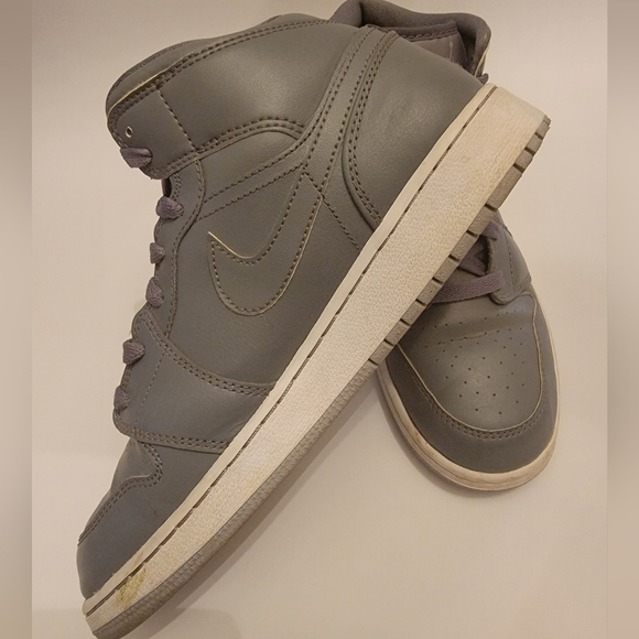 🟡NIKE Air Jordan 1 Retro Mid GS (6.5Y, 'Cool Grey Wolf Grey') - Picture 3 of 11